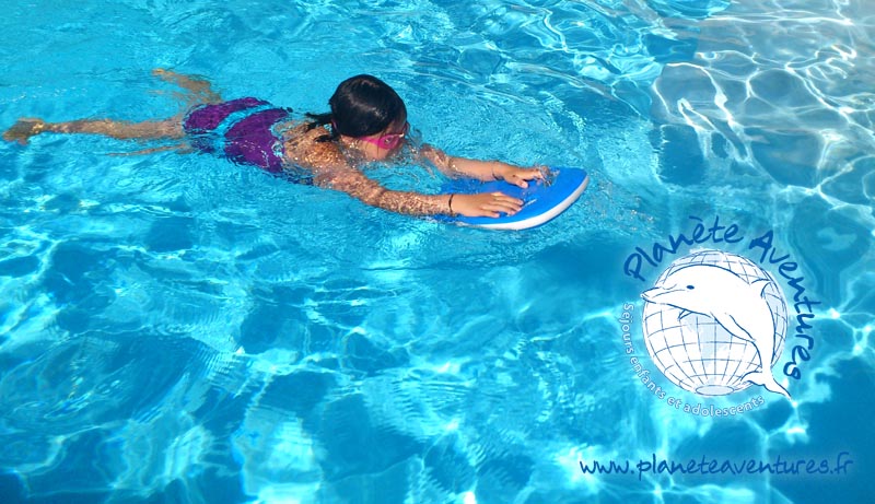 Activité piscine en colonie de vacances